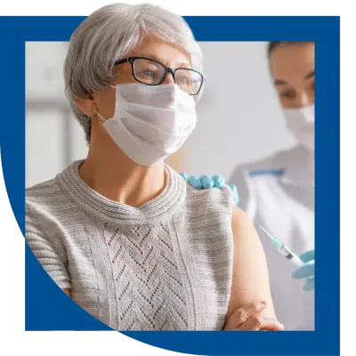 Un plato colorido con frutas, verduras y granos, representando una nutrición balanceada y saludable.